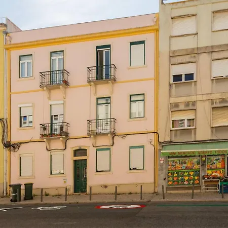 Near Alameda דירה *